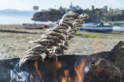 Espeto en la playa, uno de los manjares que ofrece Málaga