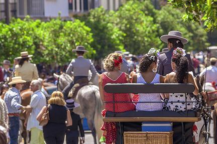 Coche tirado por caballos durante la Feria de Málaga