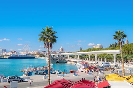 Vista del puerto de Málaga y la animación existente en él