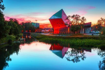 Moderno edificio del museo de la Segunda Guerra Mundial, último hito arquitectónico de Gdańsk